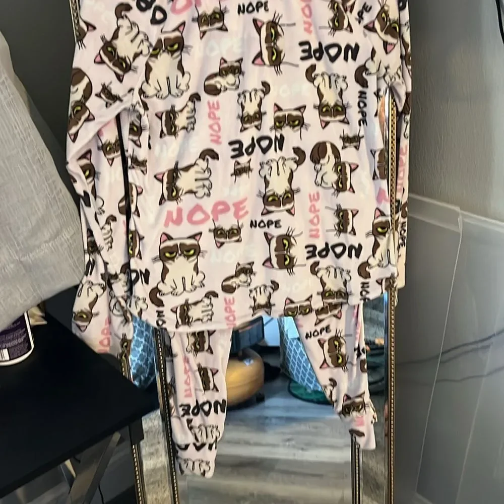 Girls Grumpy Cat pajamas size small 4-6